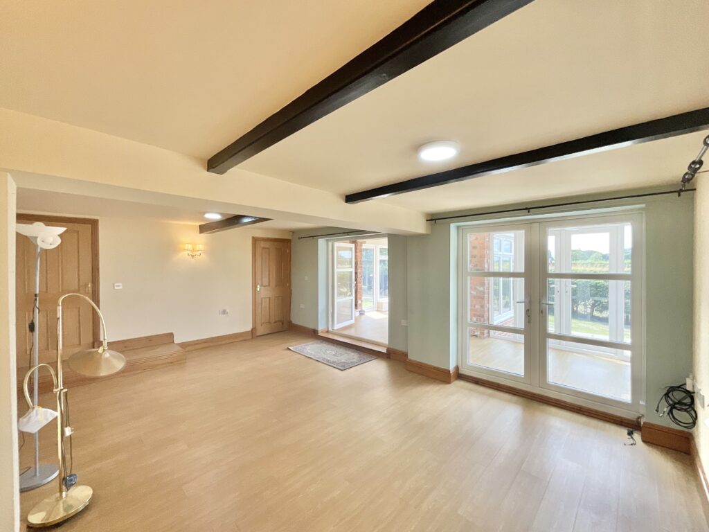 Whites Lane, Weston, CW2