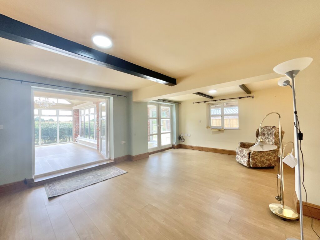Whites Lane, Weston, CW2