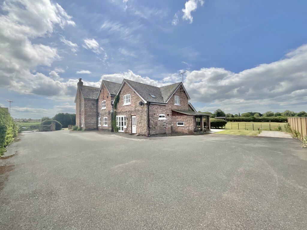 Whites Lane, Weston, CW2