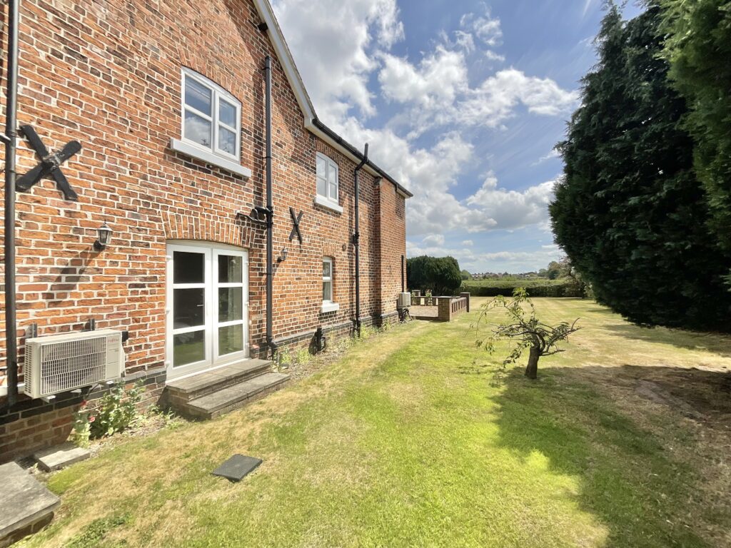 Whites Lane, Weston, CW2