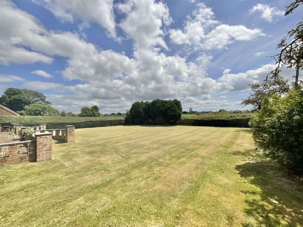 Whites Lane, Weston, CW2