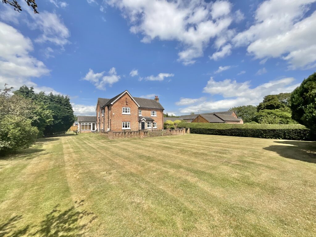Whites Lane, Weston, CW2