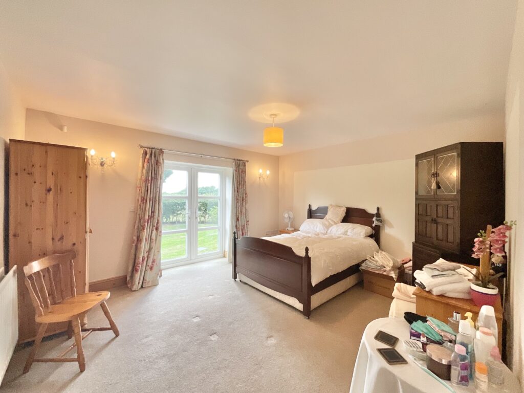 Whites Lane, Weston, CW2