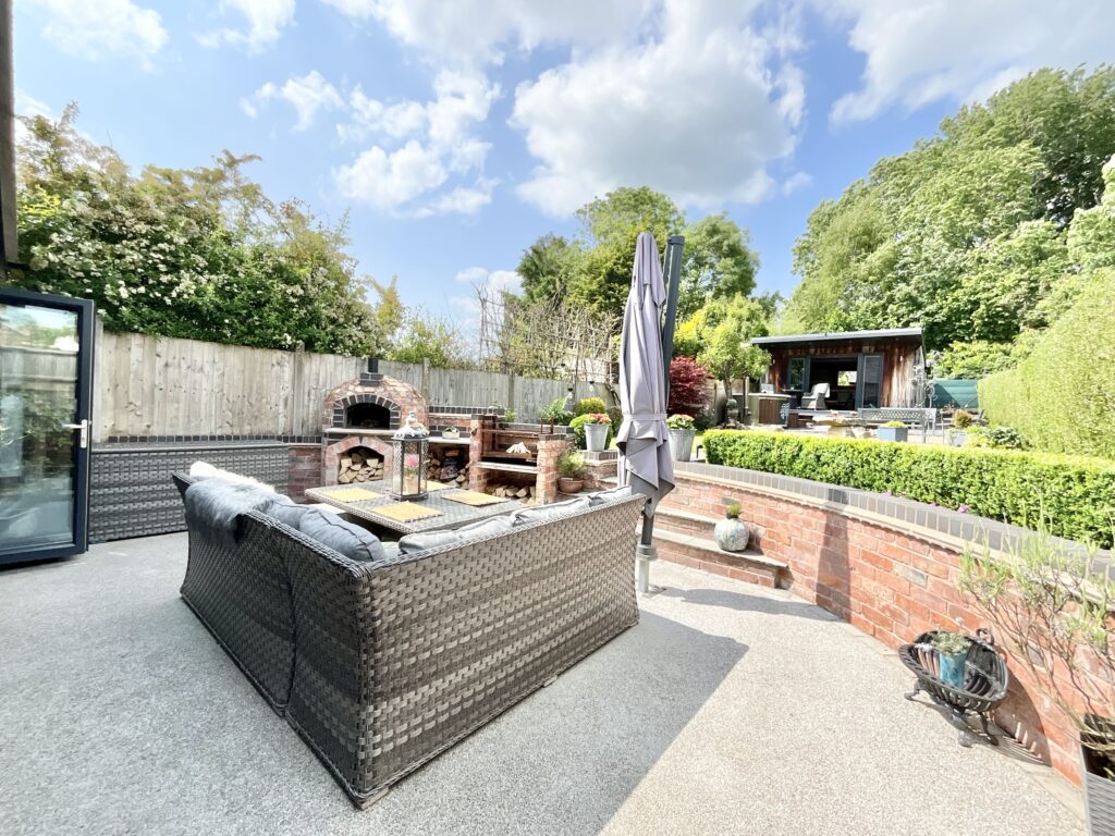 Oakamoor Road, Cheadle, ST10