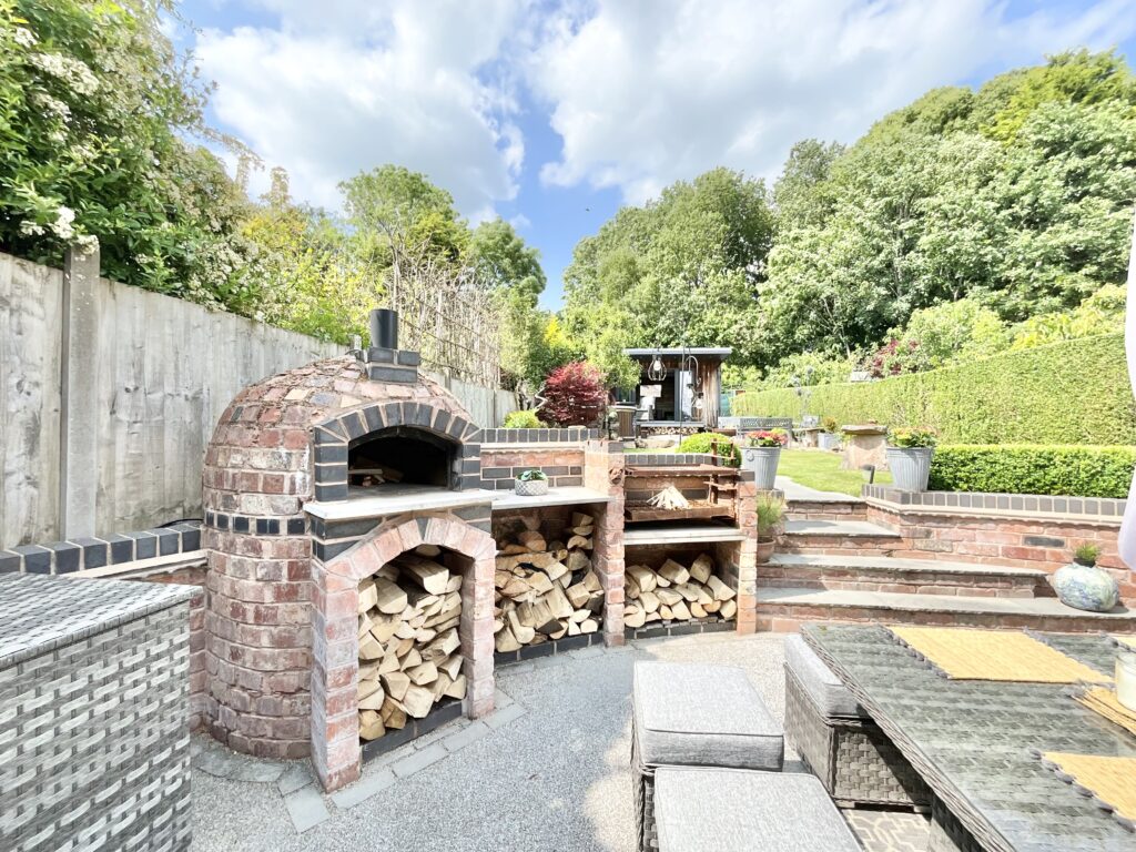 Oakamoor Road, Cheadle, ST10