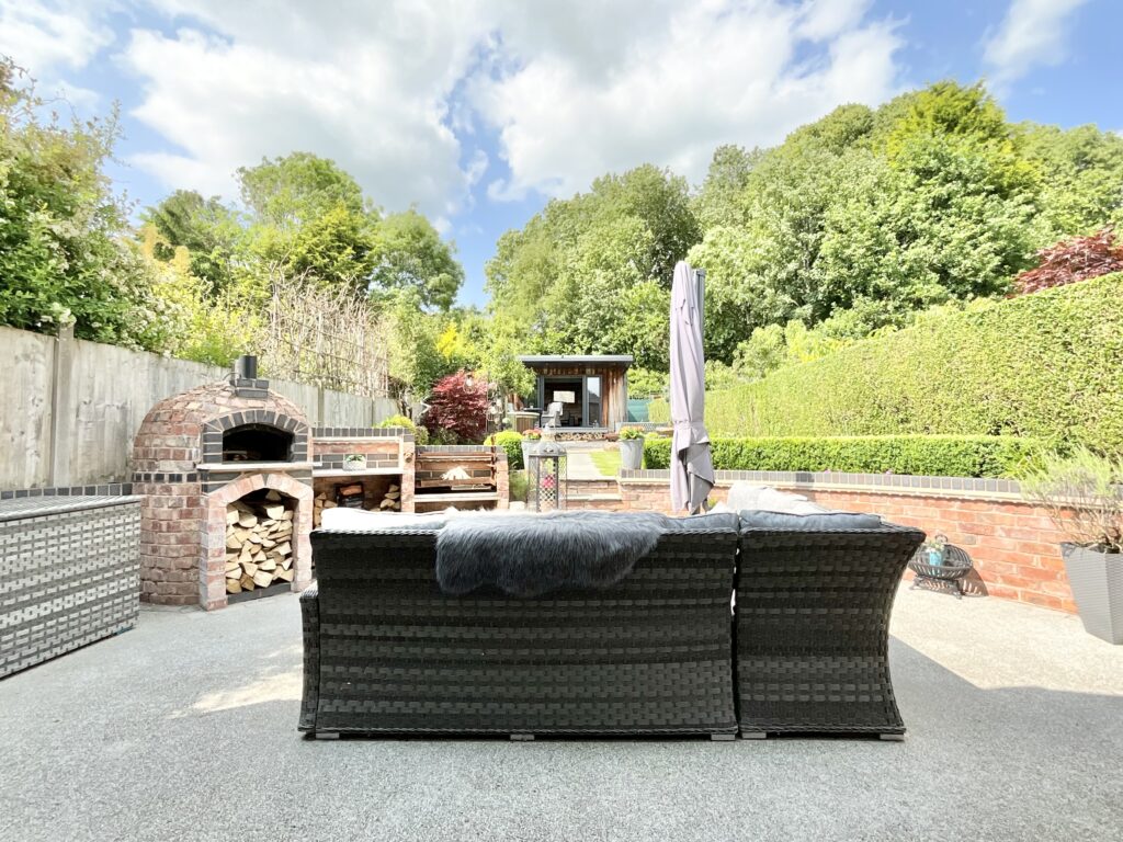 Oakamoor Road, Cheadle, ST10