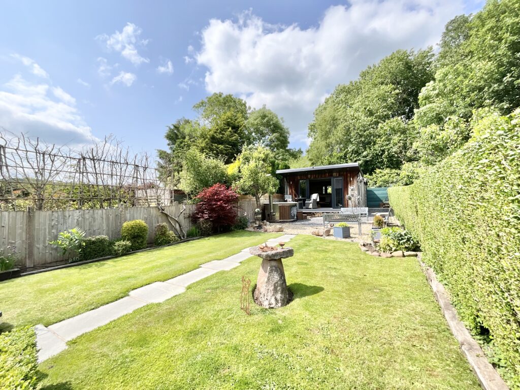 Oakamoor Road, Cheadle, ST10