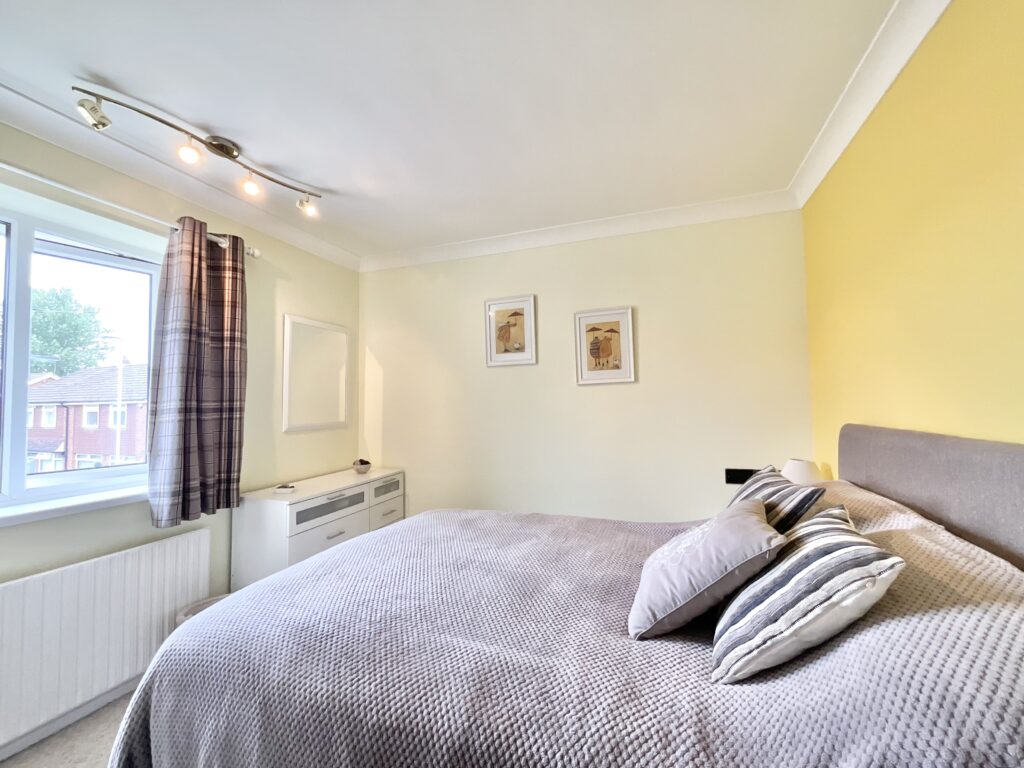Wood Avenue, Kingsley, ST10