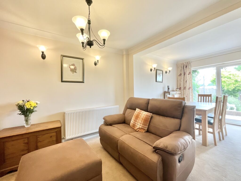 Wood Avenue, Kingsley, ST10