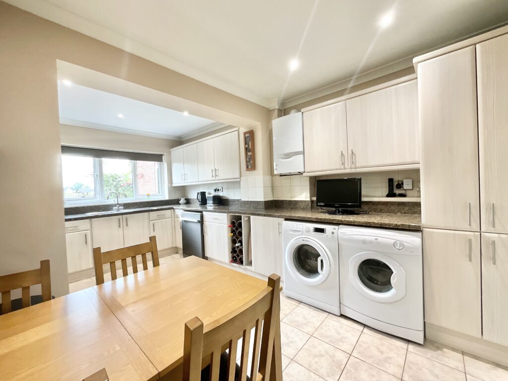 Wood Avenue, Kingsley, ST10
