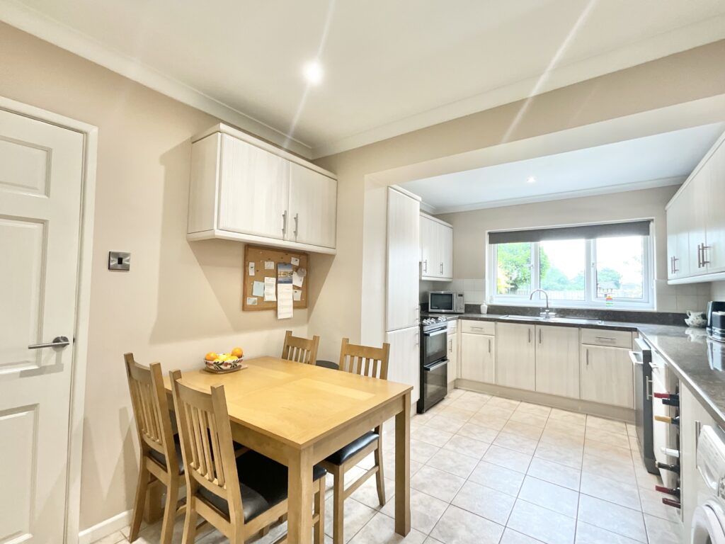 Wood Avenue, Kingsley, ST10