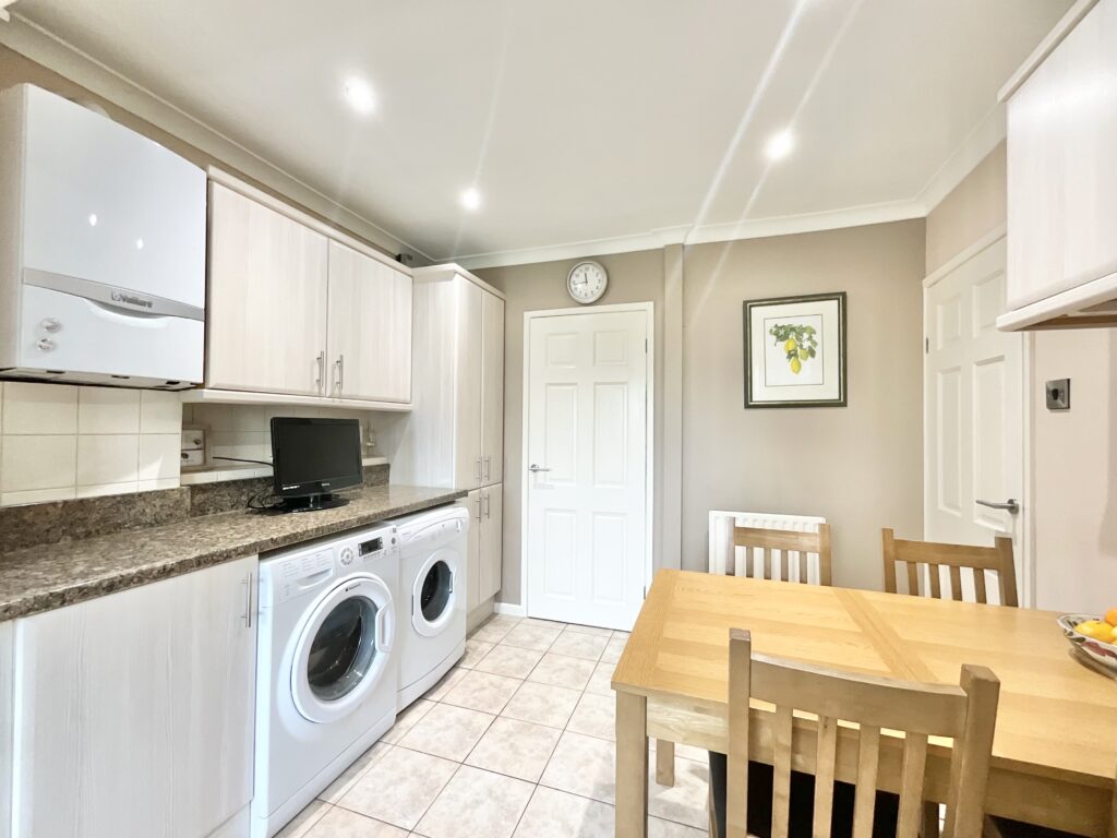 Wood Avenue, Kingsley, ST10