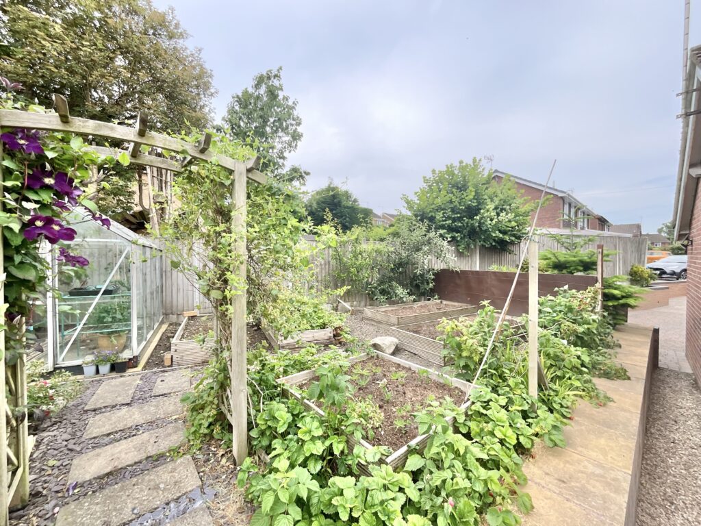 Wood Avenue, Kingsley, ST10