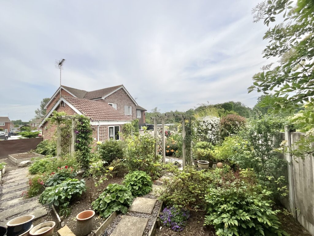 Wood Avenue, Kingsley, ST10