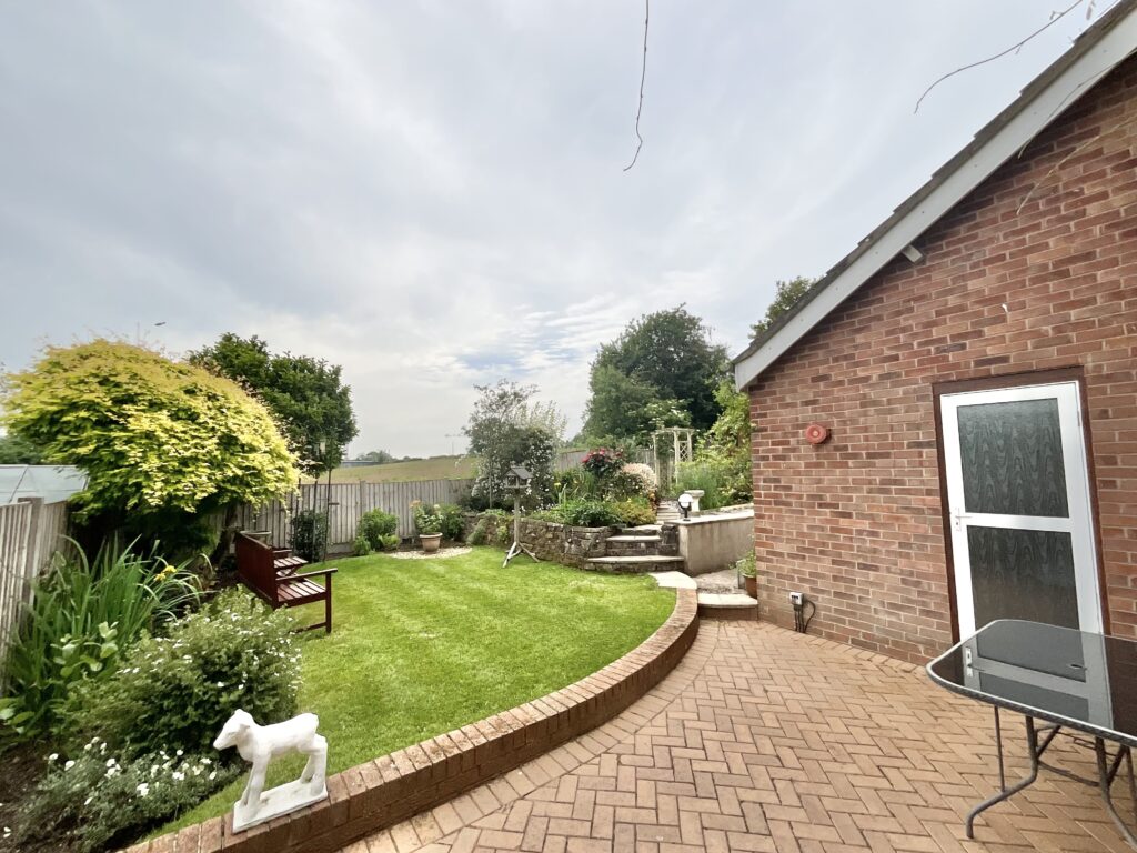 Wood Avenue, Kingsley, ST10