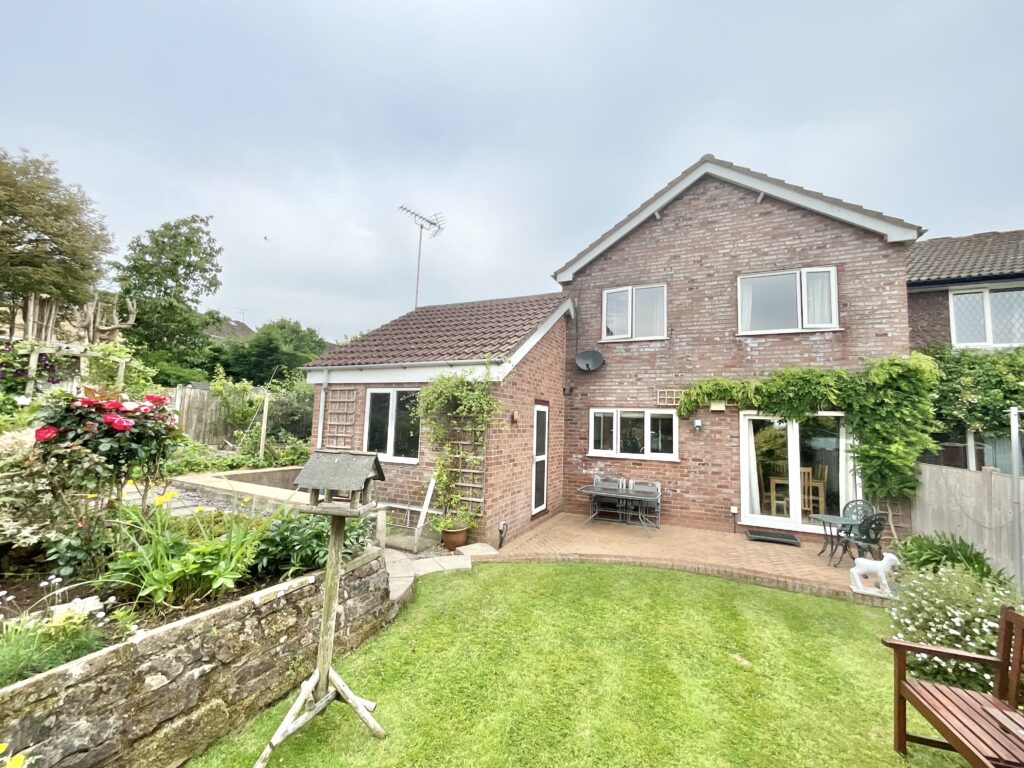Wood Avenue, Kingsley, ST10