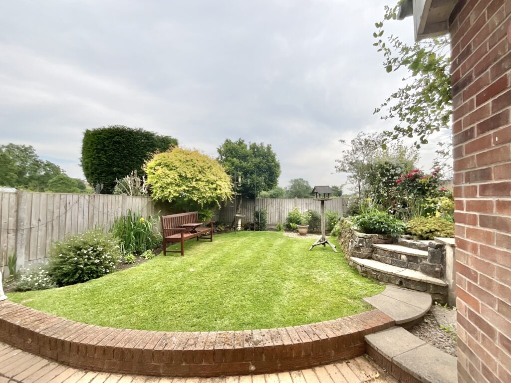 Wood Avenue, Kingsley, ST10