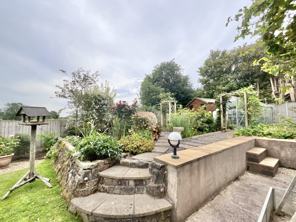 Wood Avenue, Kingsley, ST10
