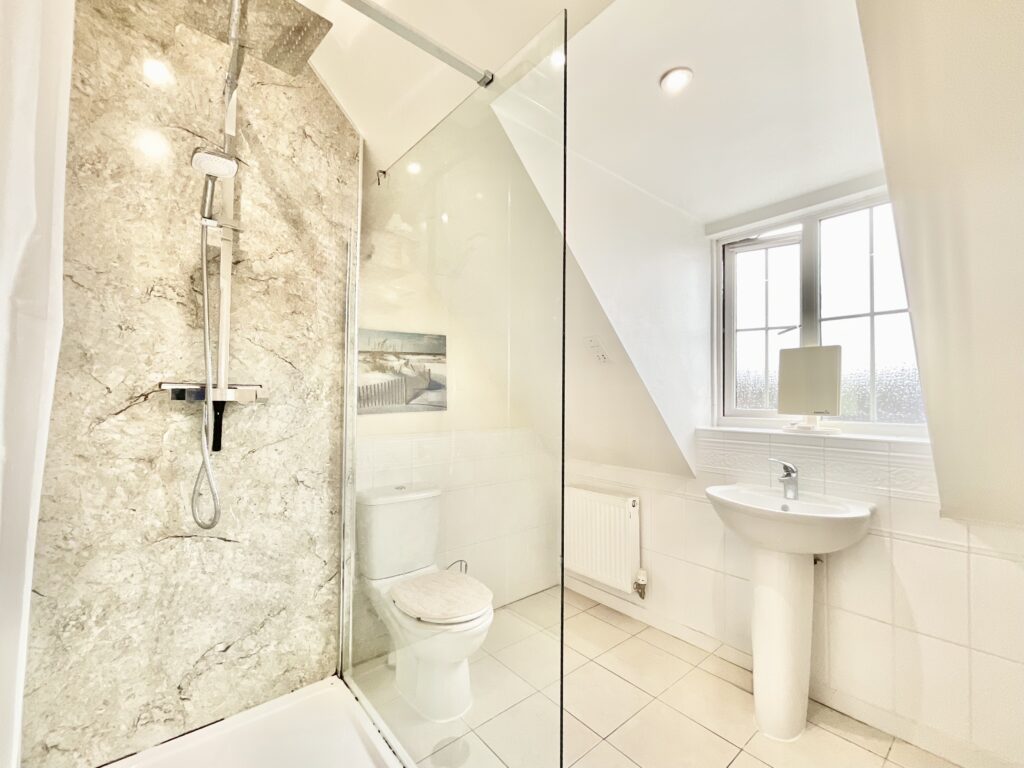 Beacon Rise, Stone, ST15