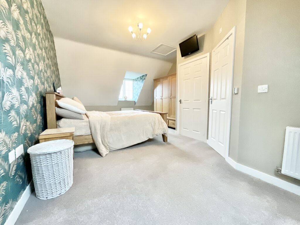 Beacon Rise, Stone, ST15