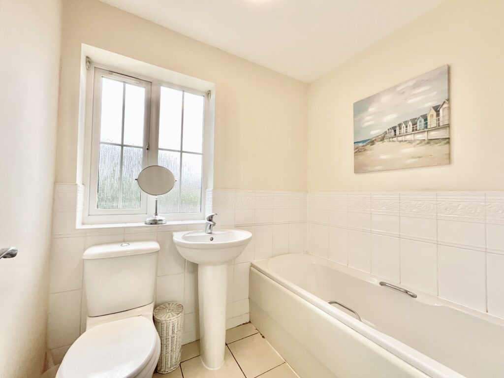 Beacon Rise, Stone, ST15