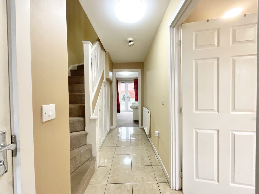 Beacon Rise, Stone, ST15