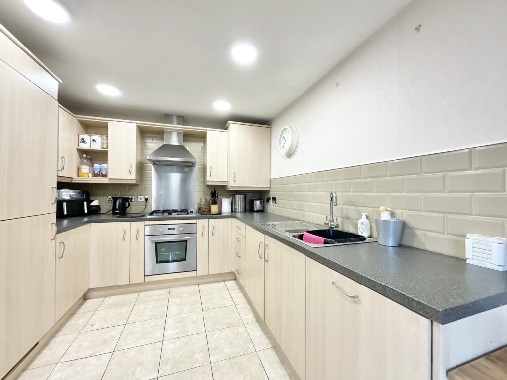 Beacon Rise, Stone, ST15
