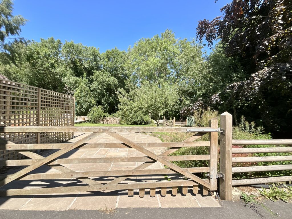 Hollington, Main Road, ST10