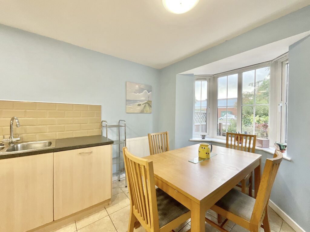 Beacon Rise, Stone, ST15