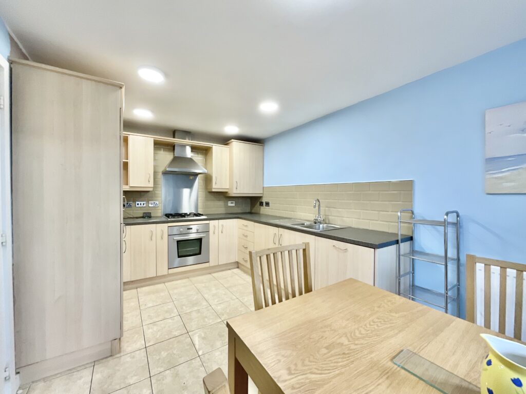 Beacon Rise, Stone, ST15