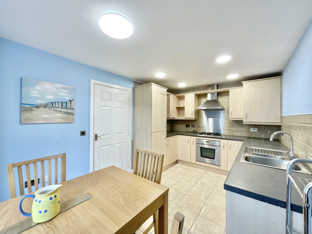 Beacon Rise, Stone, ST15