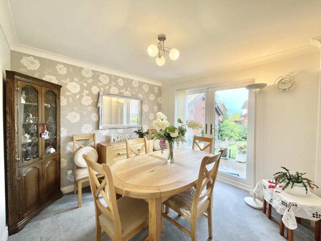 Thomas Avenue, Stone, ST15