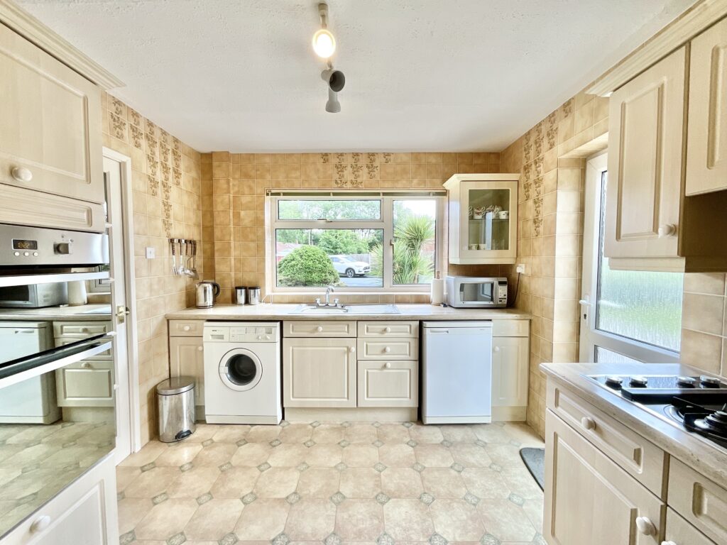 Friars Avenue, Stone, ST15