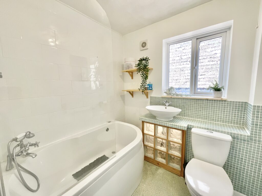 Caernarvon Avenue, Stone, ST15