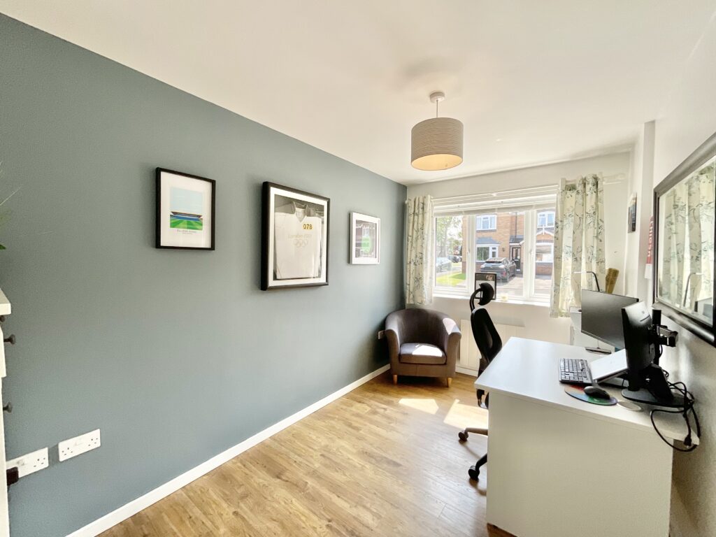 Caernarvon Avenue, Stone, ST15