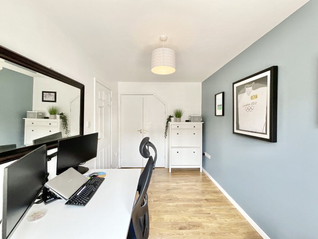 Caernarvon Avenue, Stone, ST15