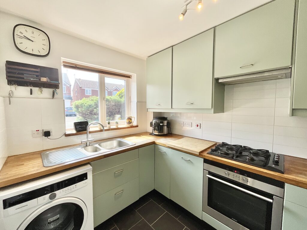 Caernarvon Avenue, Stone, ST15