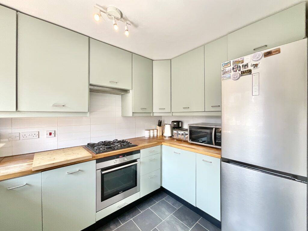 Caernarvon Avenue, Stone, ST15