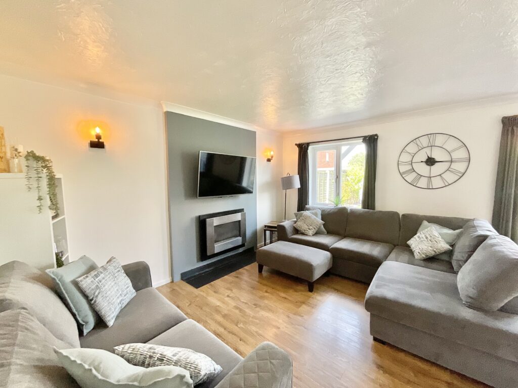 Caernarvon Avenue, Stone, ST15