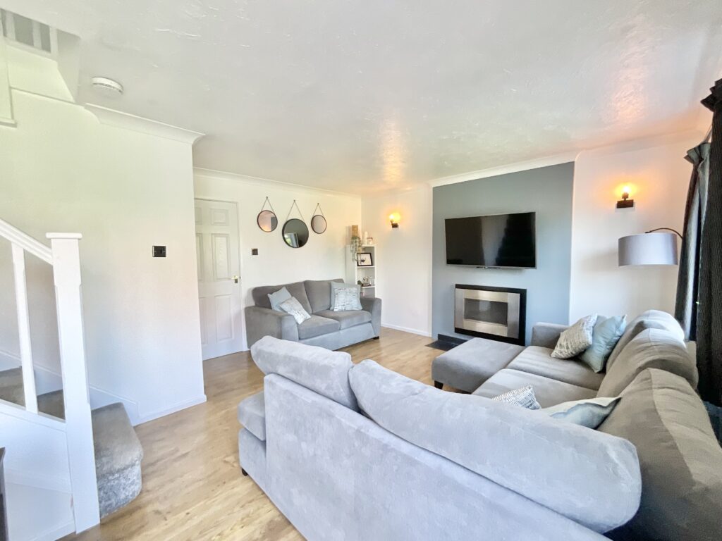 Caernarvon Avenue, Stone, ST15