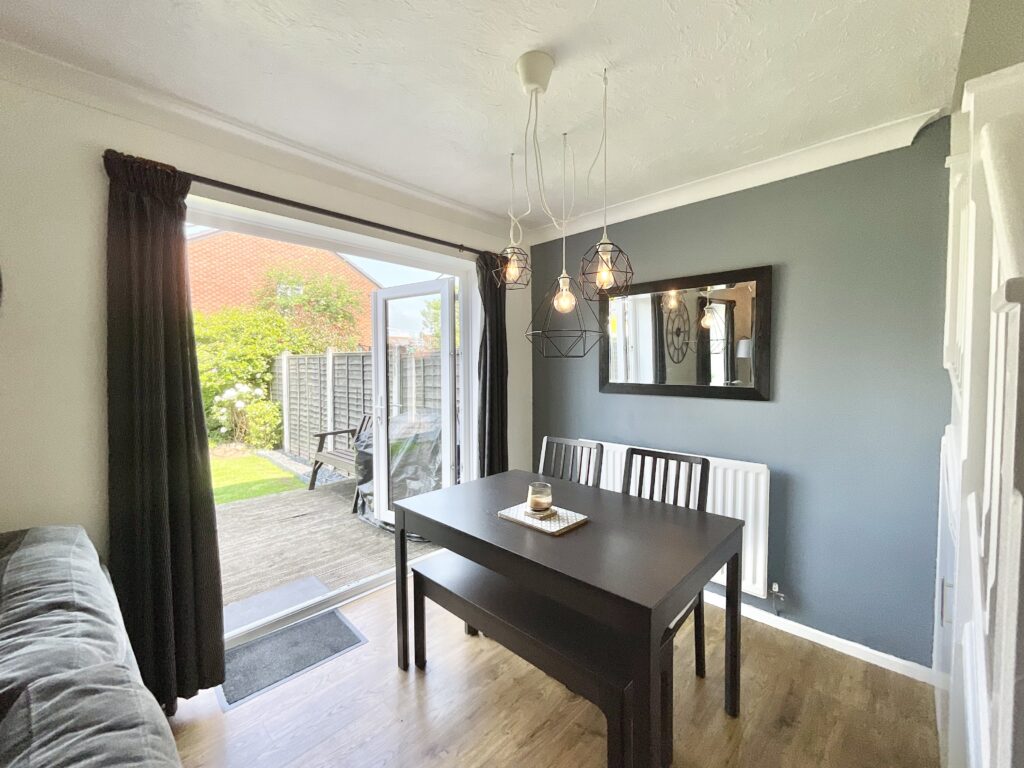 Caernarvon Avenue, Stone, ST15