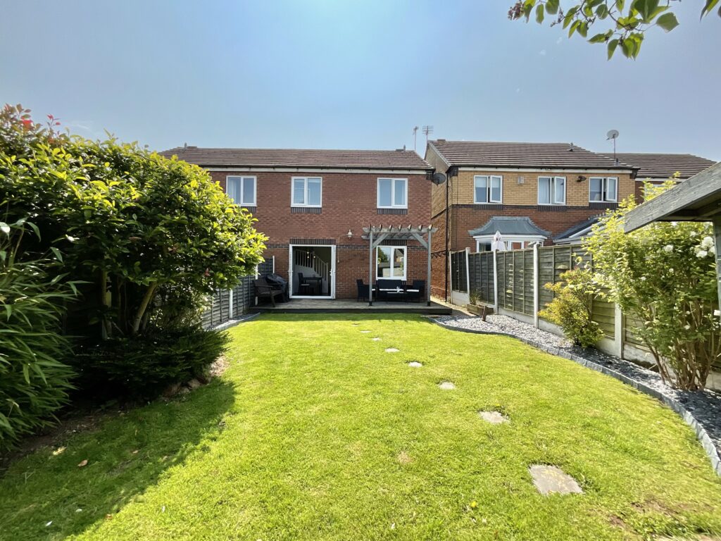Caernarvon Avenue, Stone, ST15