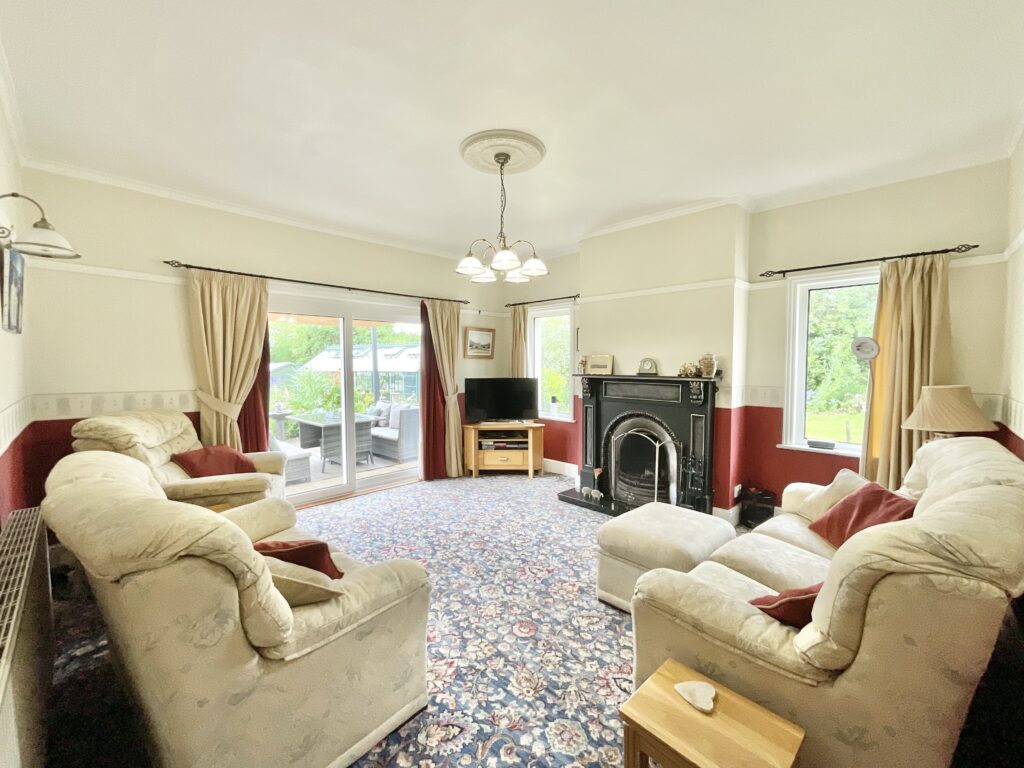 Uttoxeter Road, Stone, ST15