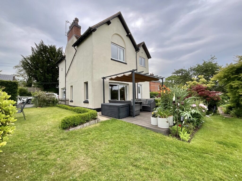 Uttoxeter Road, Stone, ST15