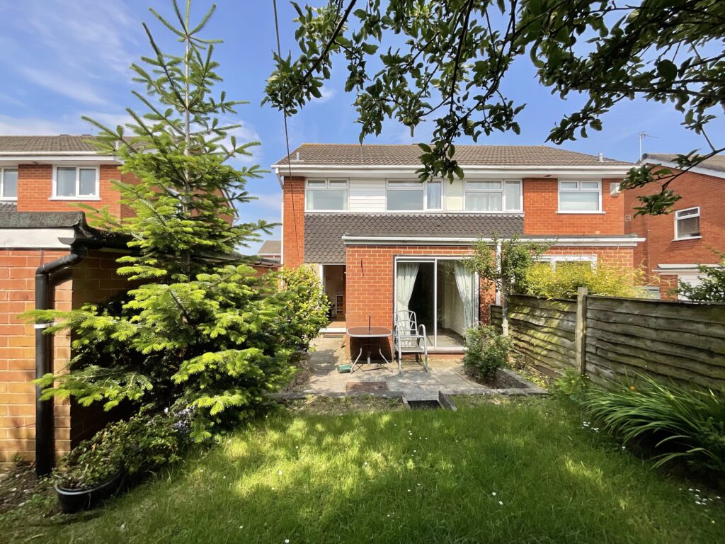 Hawthorn Avenue, Stone, ST15