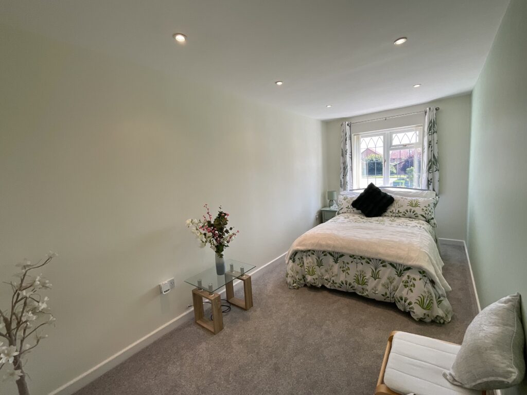 Thomas Avenue, Stone, ST15