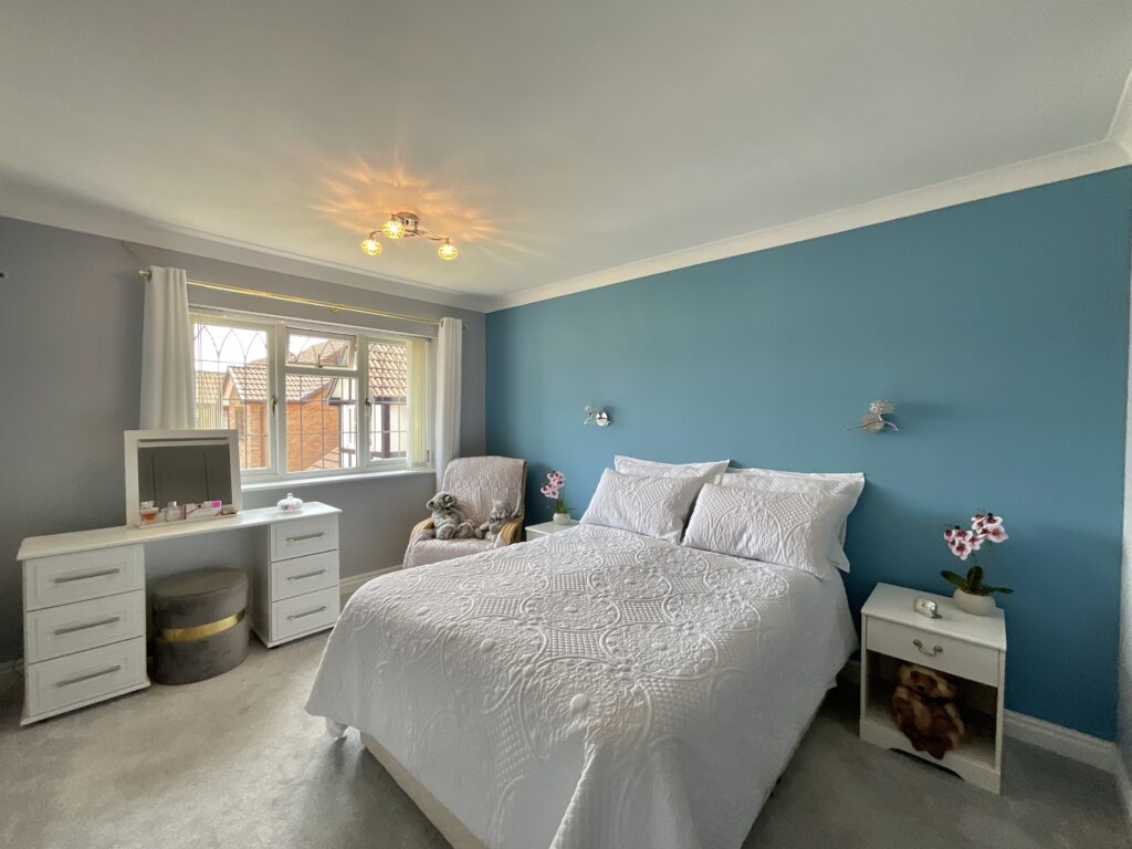 Thomas Avenue, Stone, ST15