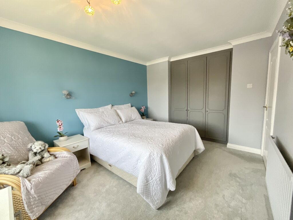 Thomas Avenue, Stone, ST15