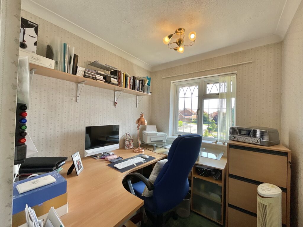 Thomas Avenue, Stone, ST15