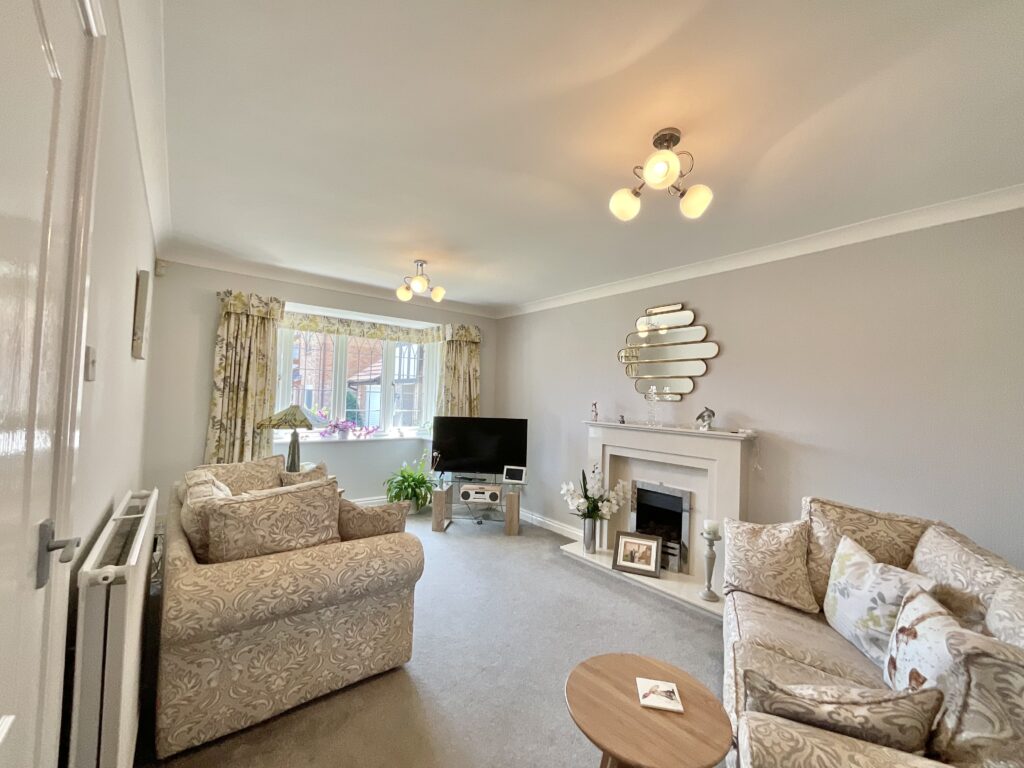Thomas Avenue, Stone, ST15